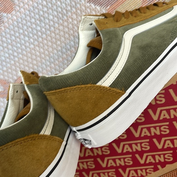 Vans WMNS Old Skool
Mini Cord Green/Brown
VN000ZNIT20A
Sneakers - Picture 15 of 16